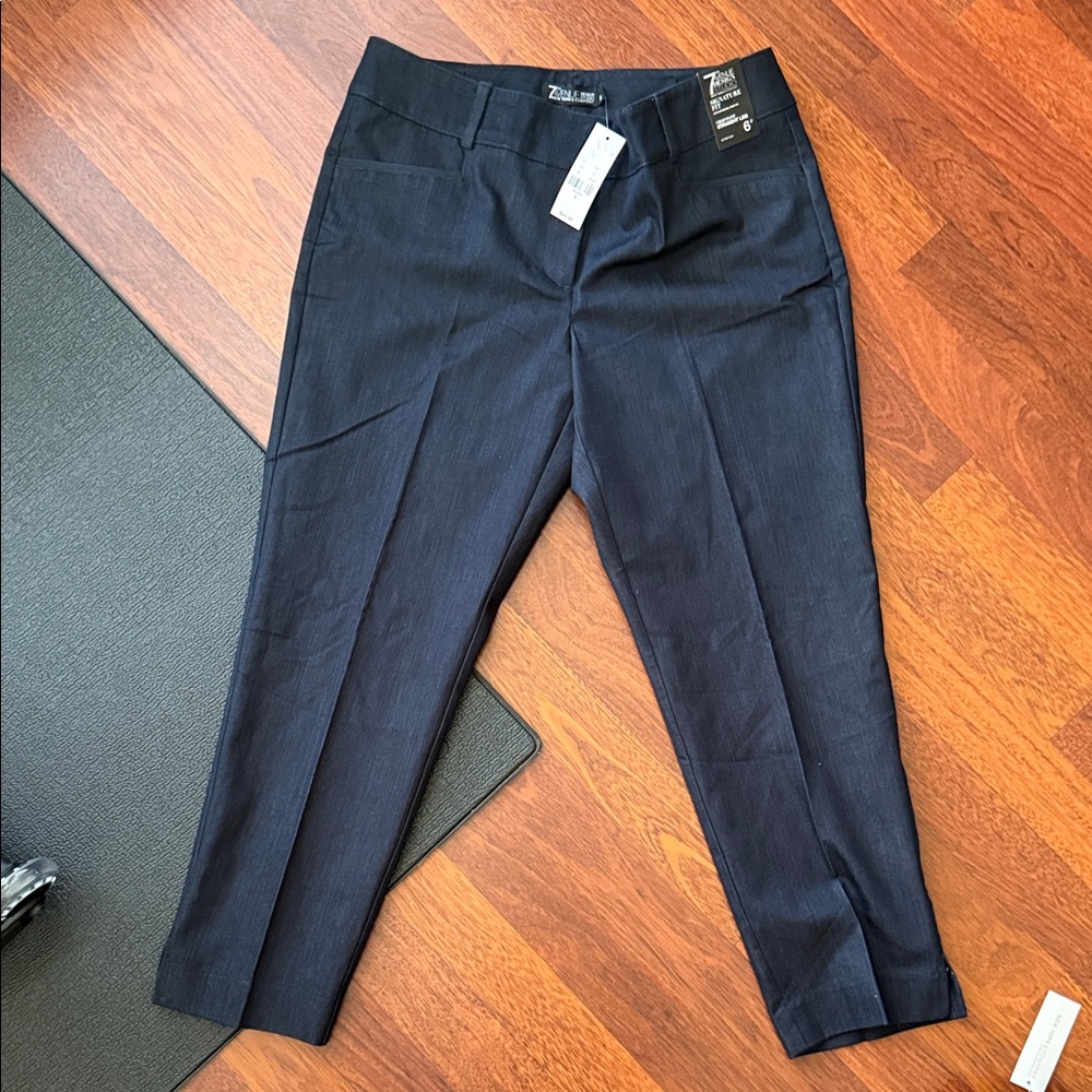 New York & Company Black Ankle Cropped Pants Straight Leg